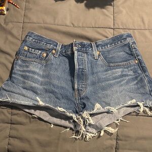 Levi’s 501 Frayed Hem Women Shorts